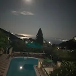 Old Olive House Villa *